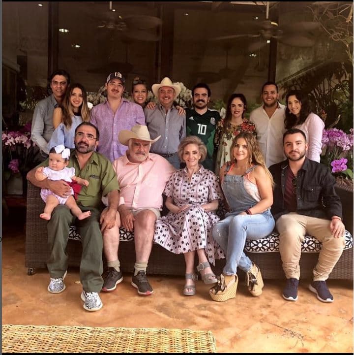 Vicente Fernández con su familia
