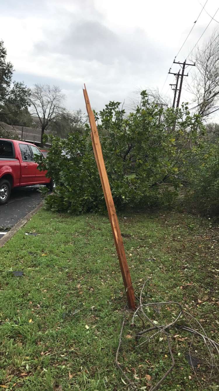 Usuarios de redes sociales compartieron imágenes de los daños provocados por las tormentas severas y tornados que afectaron en centro de Texas.