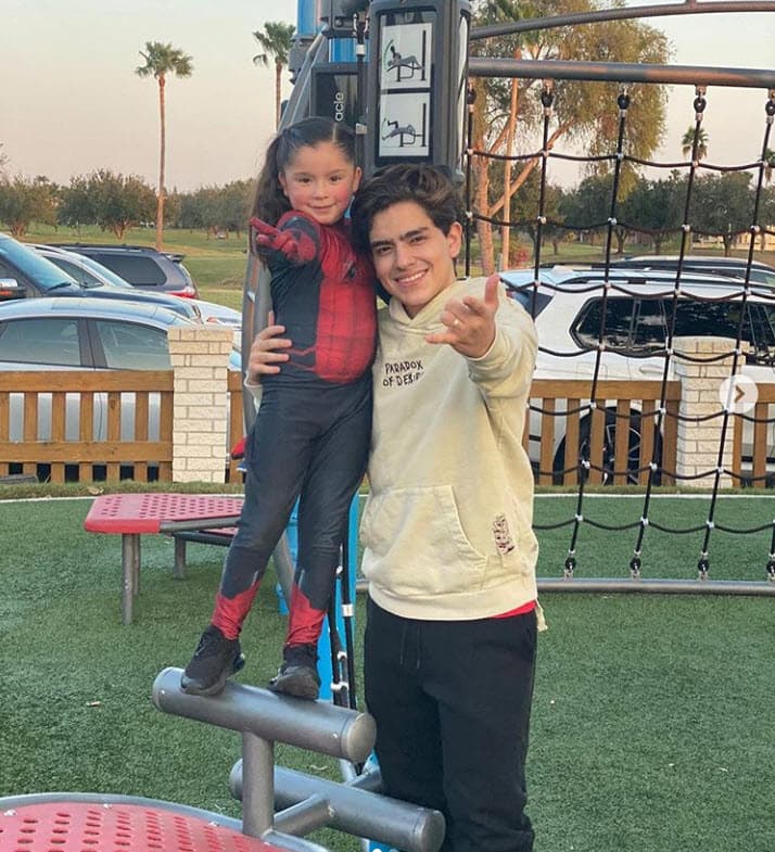 "La verdad yo también al principio
<b> <a href="https://www.univision.com/noticias/opinion/las-mentiras-sobre-el-coronavirus-se-viralizan-muy-pronto-por-whatsapp-paralas-tu" target="_blank">no lo tomaba en serio</a> </b>cuando iba empezando", reconoció en entrevista para el diario mexicano 
<b><a href="https://www.eluniversal.com.mx/espectaculos/musica/angel-gabriel-quiere-superar-el-exito-de-gloria-trevi-su-mama" target="_blank">El Universal </a></b>publicada este martes 14 de abril.