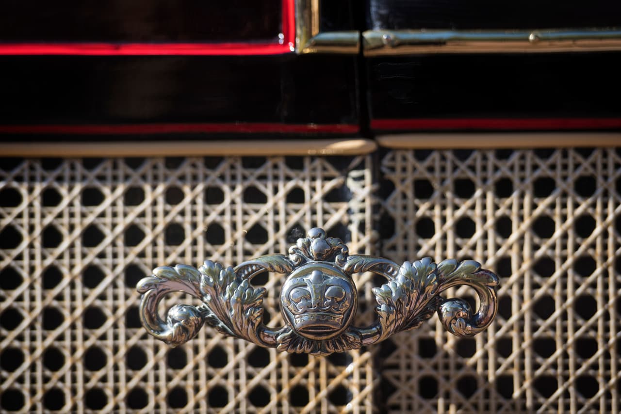 Esta perilla de intrincado diseño sirve para abrir la puerta de la Ascot Landau, la cual 
<b>no tiene ni llave ni seguro antirobos</b>.