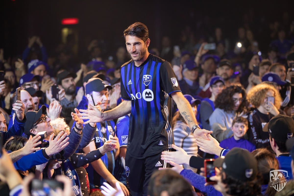 'Nacho' Piatti presentó el nuevo uniforme a la afición. (Montréal Impact)