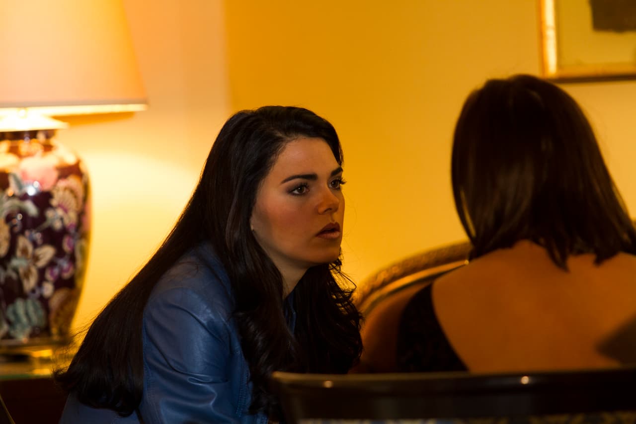 Zulima le aseguró a Yolanda que había estado secuestrada por John y 'El Cártel de las Sombras' y le aconsejó aceptar el trato de la organización.