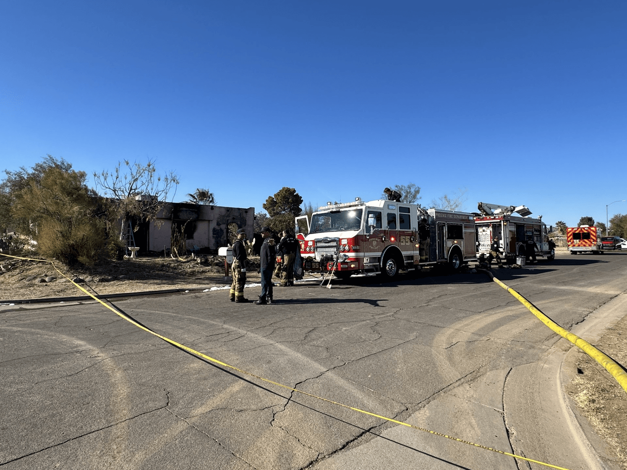 Incendio mortal en Phoenix: Mujer mayor queda atrapada entre las llamas en su casa