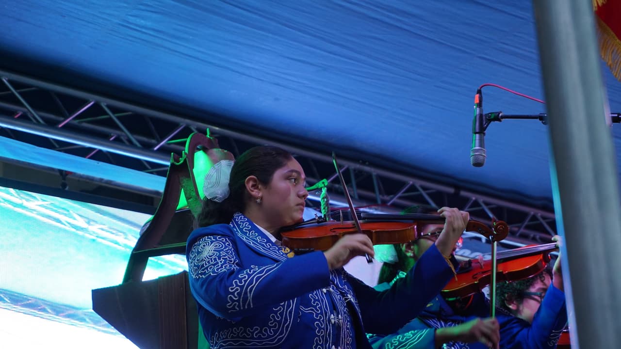 La música mexicana fue una de las partes más importantes del festejo, junto a la danza que acompañaba las bellas melodías que tocaban las bandas presentes.