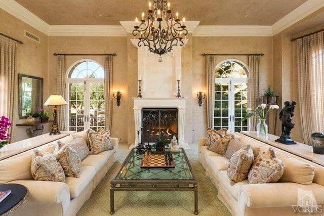 Ahora que tiene una villa de esta magnitud, ¿crees que Britney Spears quiera salir de ella?