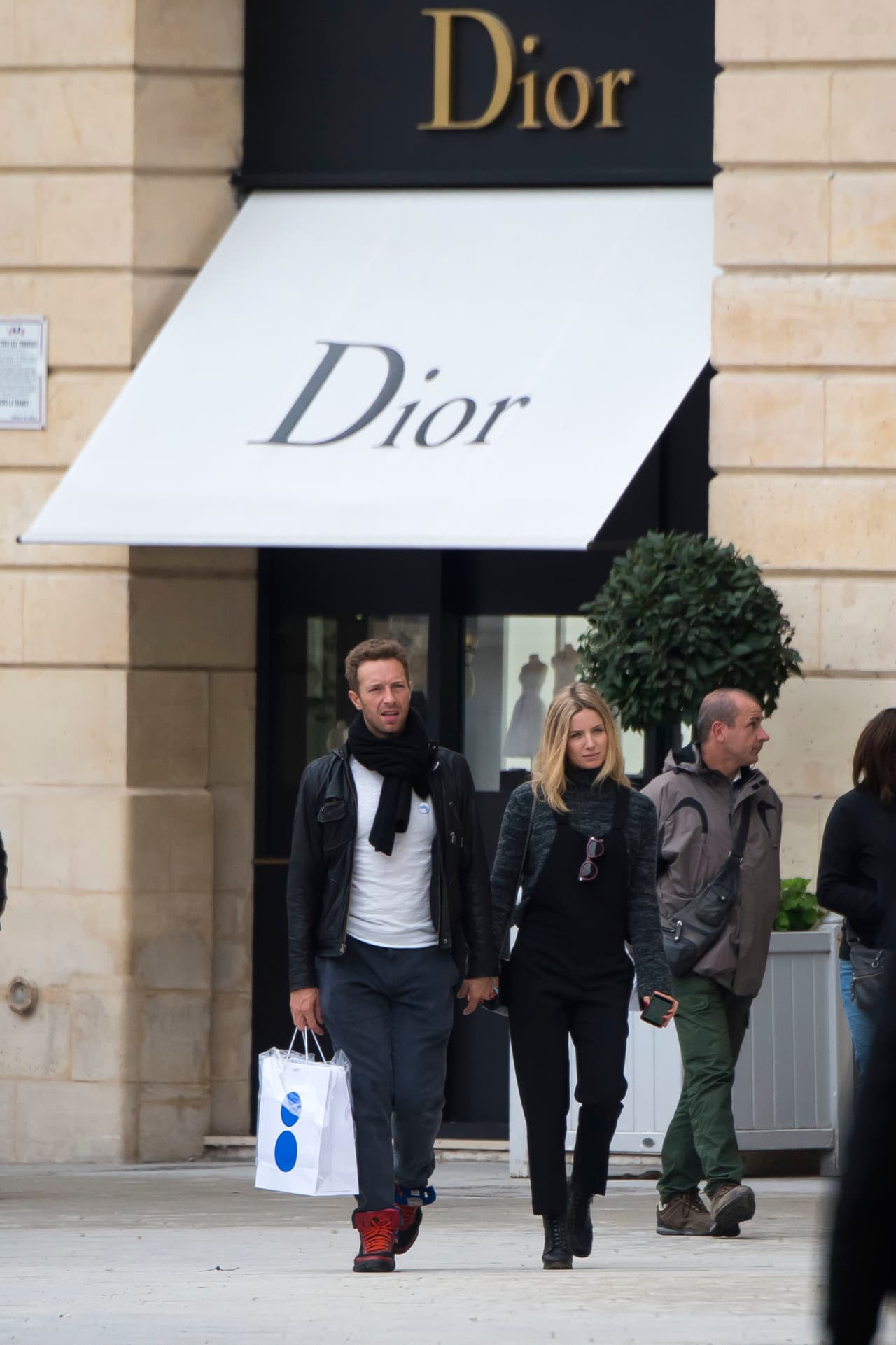 Chris Martin se encuentra disfrutando de un nuevo romance.