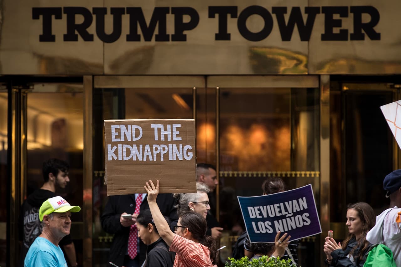 Trump resuelve demanda de manifestantes que protestaron tras llamar "criminales" a los mexicanos