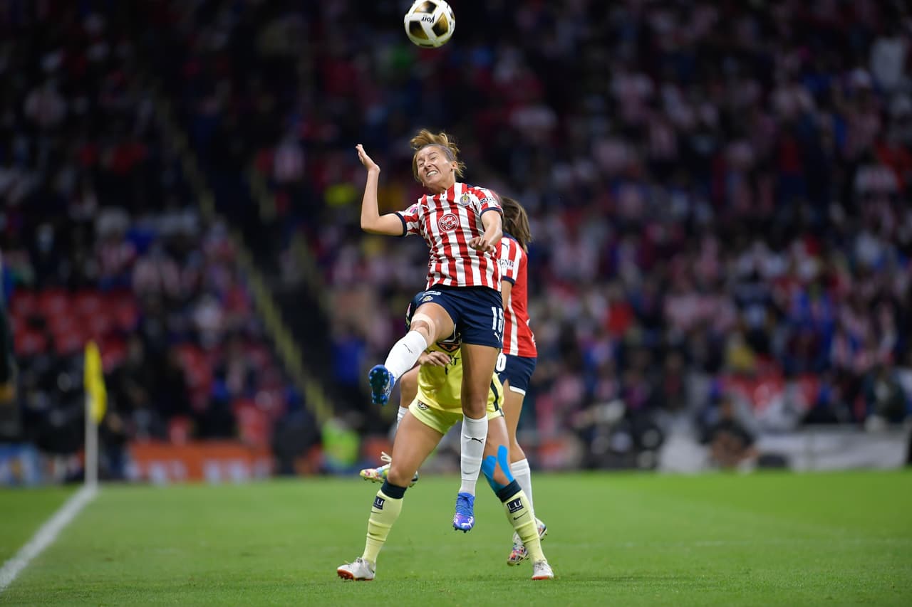 América y Chivas protagonizaron un Clásico entretenido en el Azteca en la Ida de Cuartos de Final, con saldo favorable para las de casa por marcador de 2-1.
