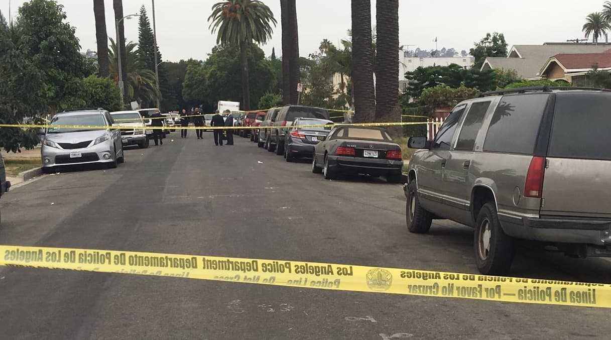Tres personas mueren y 12 resultan heridas en un tiroteo en una fiesta en Los Ángeles 