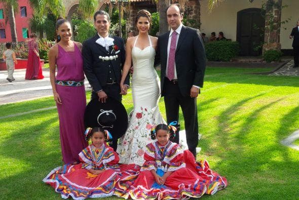 Amigos y familiares de Chihuahua, Sonora y Miami viajaron al estado de Jalisco, México, para ser testigos del ‘amor a la mexicana’ de Ana y Luis.
<br>
