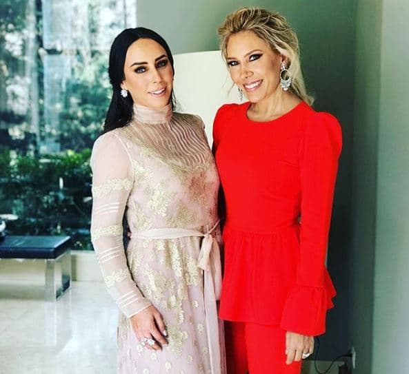 En su perfil de Instagram, la también conductora compartió esta postal donde agregó: "Gracias comadre mía, Inés Gómez Mont por hacernos el honor de ser padrinos de María. Siempre la vamos a querer, cuidar y procurar".