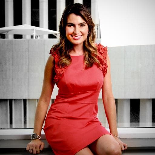 Presentadora de noticias defiende su pronunciación