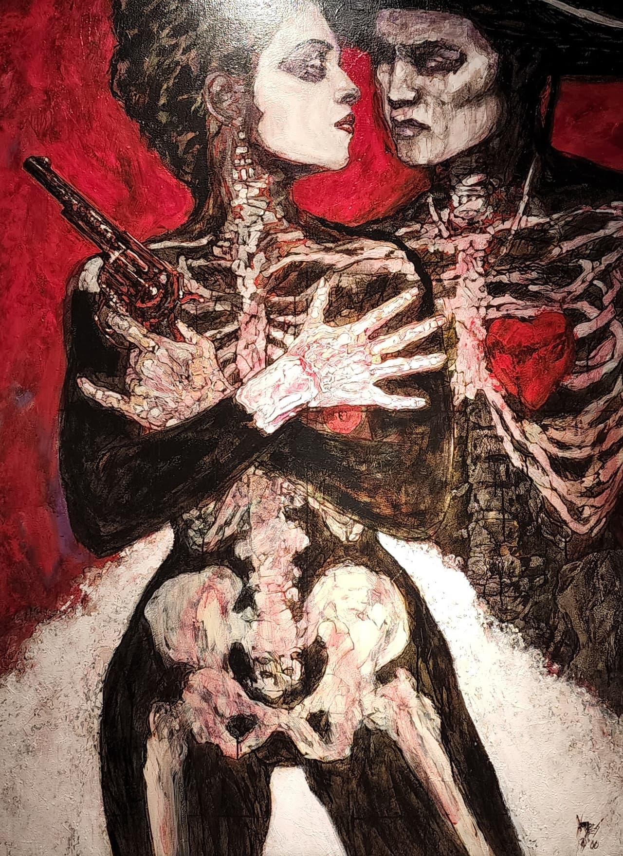 Todo esto encasilló a este grupo como ciudadanos que no eran “ni de aquí, ni de allá”, tal y como describió Lalo Guerrero en su canción “El chicano”.
<br>
<br>Obra por George Yepes. 
<i>La pistola y el corazón, 2000. </i>Óleo sobre lienzo. Obsequio de Cheech Marín