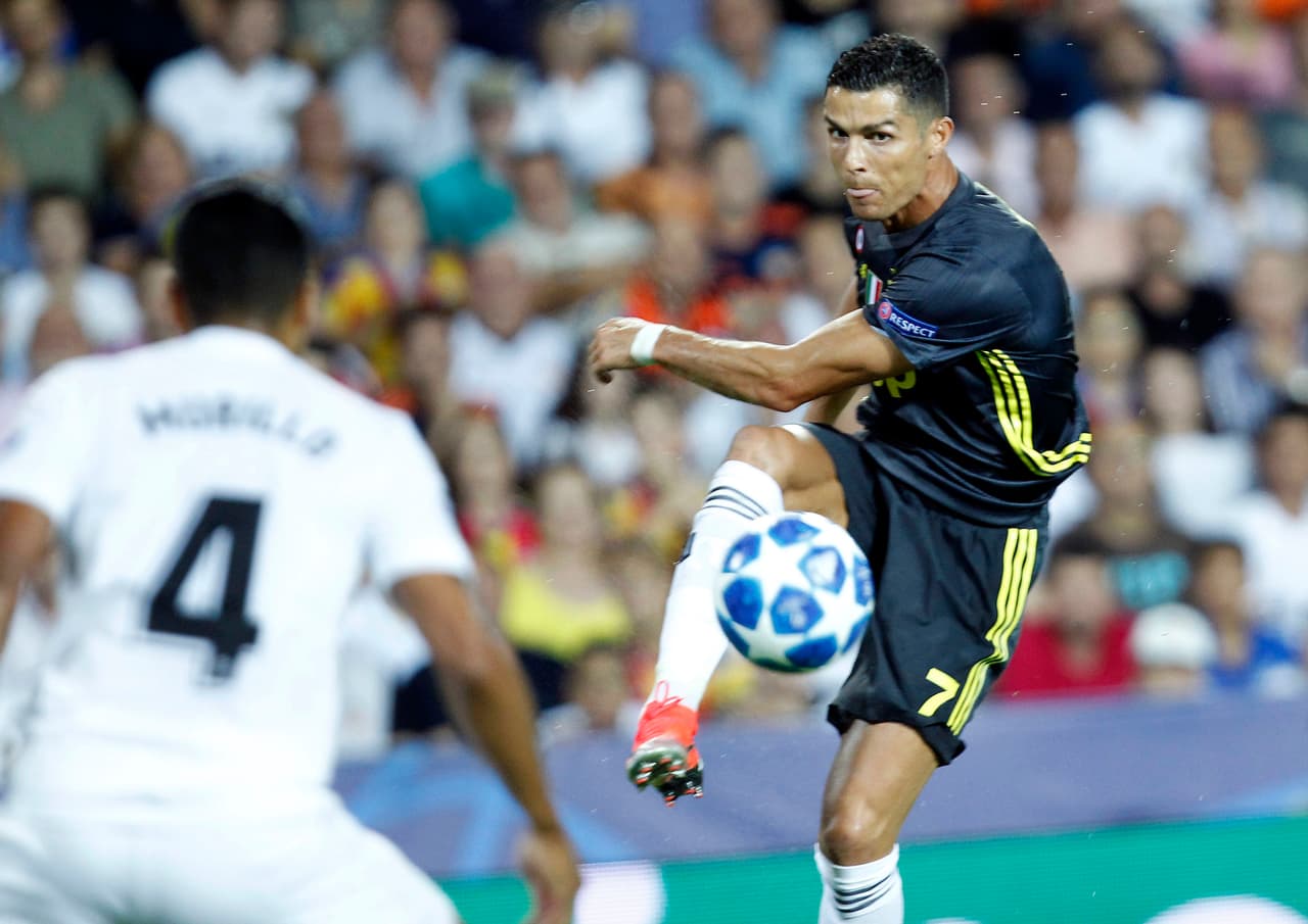 La primera gran opción llegó de un remate de Cristiano Ronaldo que salió en pase para Mario Mandzukic.