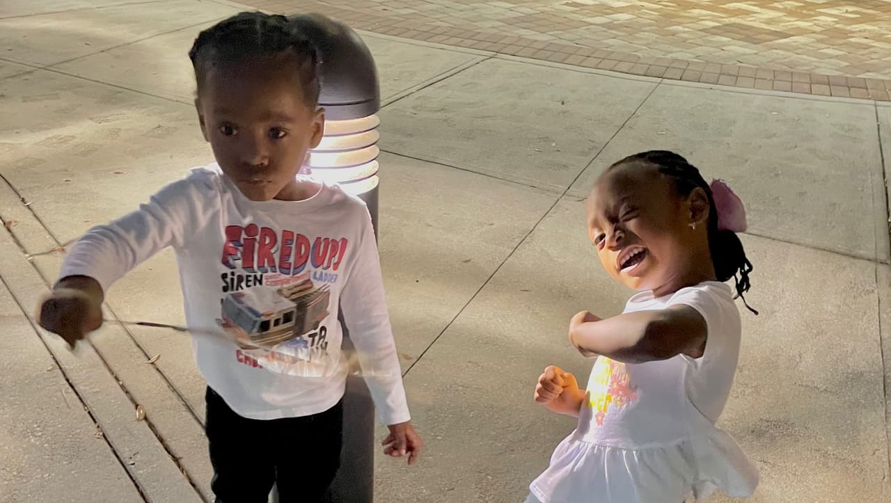 Ahmad y Ava "eran los más dulces", reseña una colecta de 
<b><a href="https://www.gofundme.com/f/ava-and-ahmad-jackson-memorial-services" target="_blank">Gofundme</a></b> que recauda fondos para los gastos funerarios.