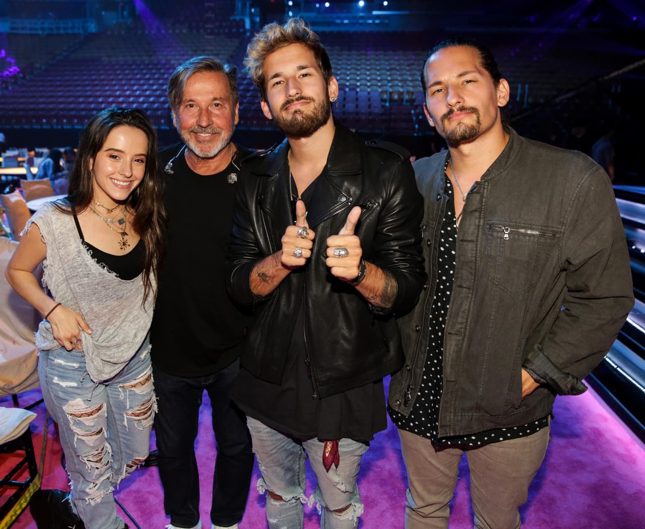 Al término del ensayó saludaron amablemente a nuestra cámara.