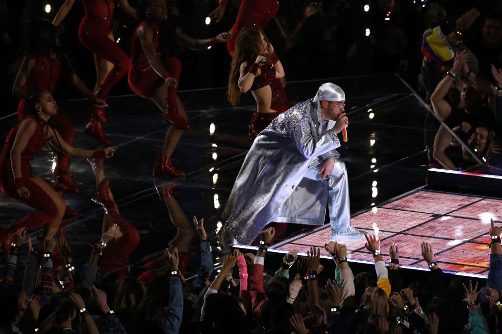 Miami y el Super Bowl bailaron con sabor latino, encabezado por JLo, Shakira, J-Balvin y Bad Bunny, en un show de medio tiempo que puso a toda la afición de pie.