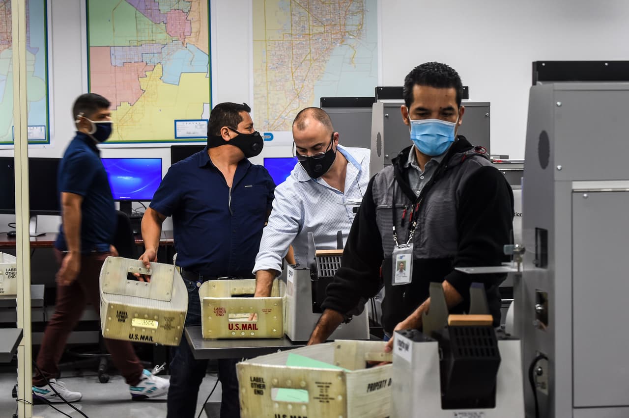 Corte federal determina que los exreos en Florida no podrán votar hasta que paguen las multas pendientes