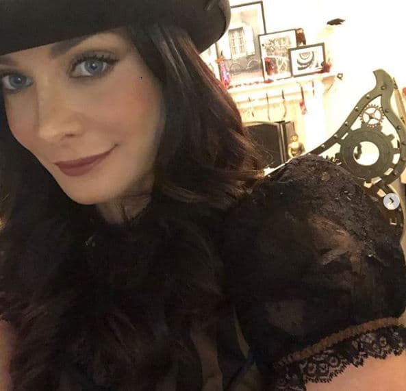 Y ahora sabemos que Dayanara Torres ha visto florecer esa relación que tanto protegió. Lo próximo que falta es que nos comparta 
<b>cuándo será la fecha de su enlace matrimonial con Louis D’Esposito.</b>