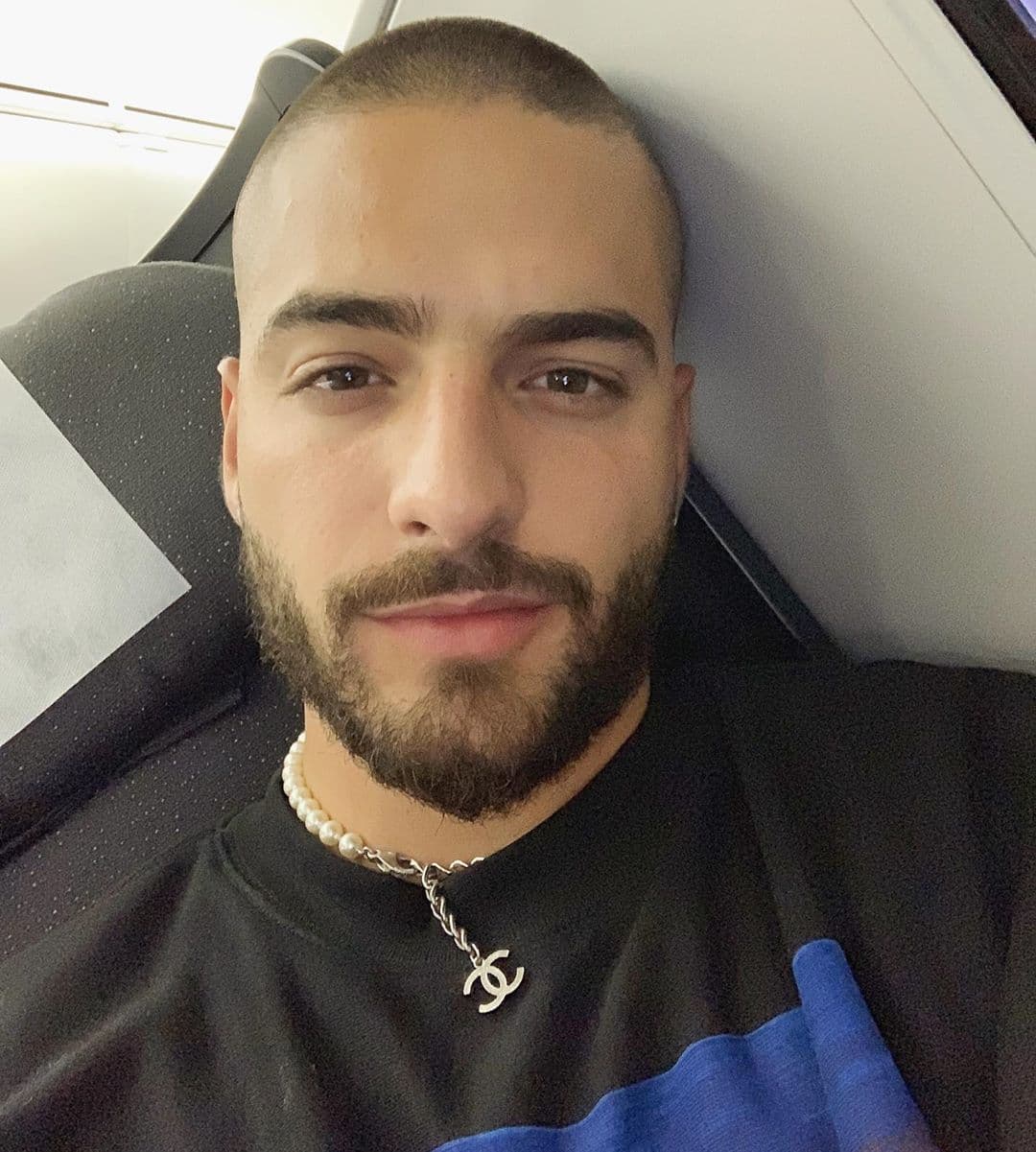 El cantante habría acudido a un restaurante latino con un grupo de personas, entre los que se encontraba la modelo Harlow. Aunque se les vio bailando muy de cerca, una fuente le dijo a Page Six que Maluma y Harlow solo son buenos amigos.