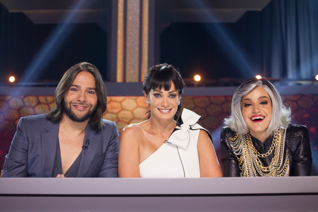 Los jueces deliberaron y salvaron a seis famosos, quedando 
<b>Emmanuel Palomares</b>, 
<b><a href="https://www.univision.com/shows/mira-quien-baila/el-poder-de-seduccion-de-sara-corrales-no-fue-suficiente-le-falto-cha-cha-en-la-boa-video">Sara Corrales</a></b> y 
<b>Mike Bahía</b> para la siguiente ronda, de donde dos resultarían sentenciados.