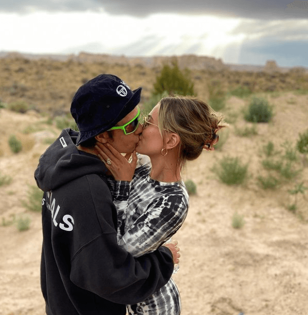 El resto ya es historia, Selena Gomez quedó atrás y la pareja sigue dando de que hablar.