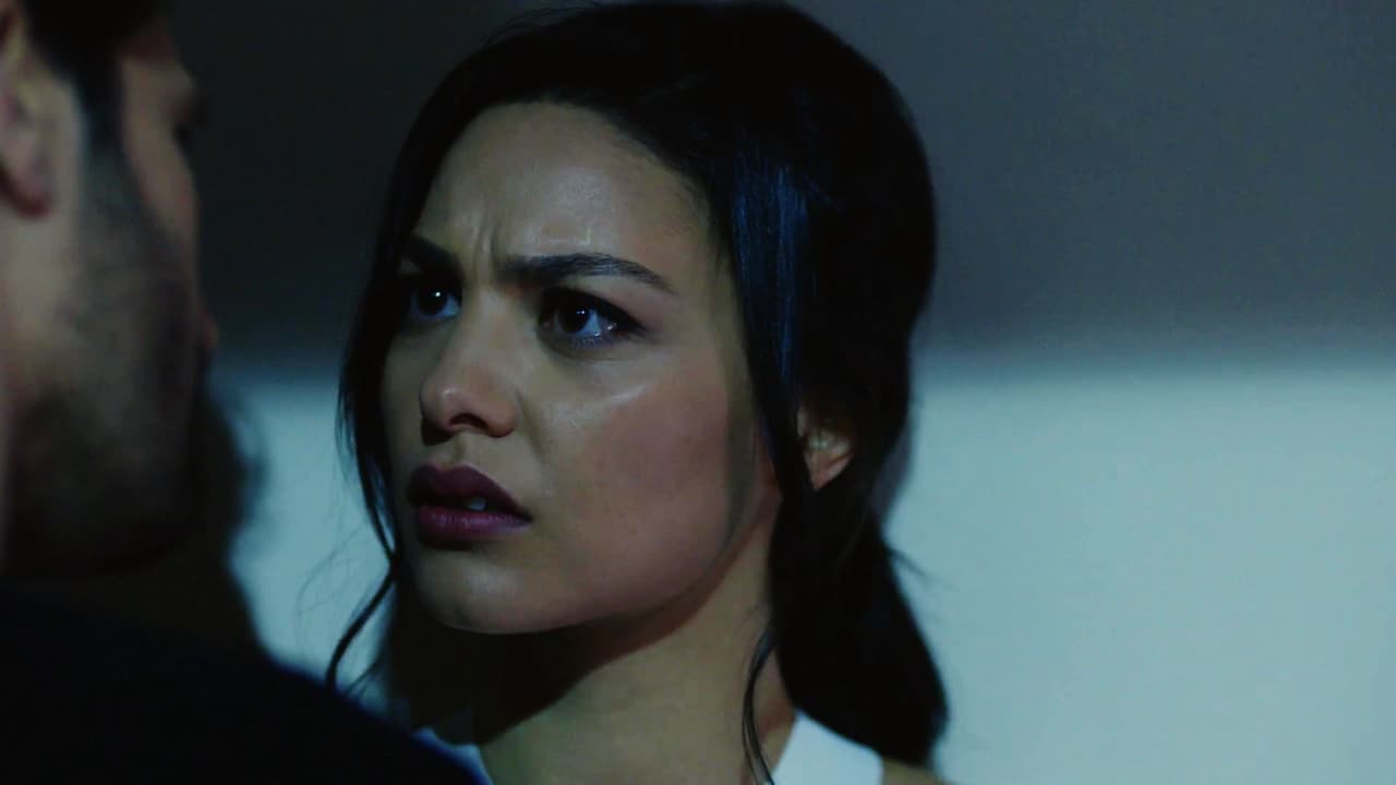 Emir rompió el acuerdo que había pactado con Zeynep y le advirtió que si el hijo que esperaba llevaba su sangre, no se tentaría el corazón para asesinarlo.