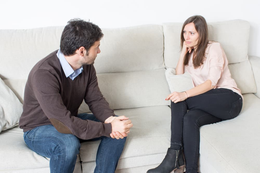 Siempre es bueno escuchar a los más experimentados y en este caso una opinión sincera de alguien que aprecias te ayudará a ver tu situación sentimental con una óptica diferente. No quiere decir que sigas lo que te dice al pie de la letra, sino que lo tomes en consideración y evalúes responsablemente. El amor presenta un rostro feliz y alegre que te inspirará.