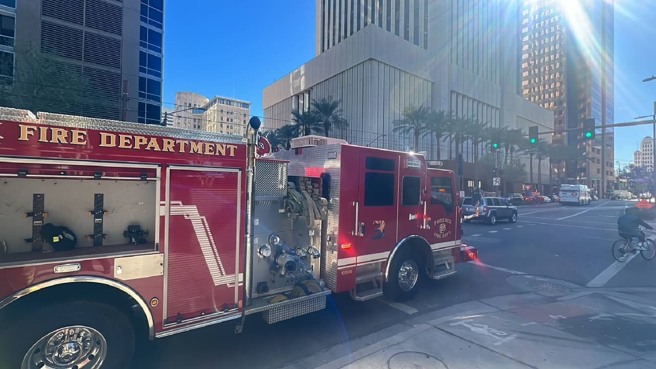 Ninguna persona resultó herida durante el incidente y los investigadores tratan de determinar cómo se inició el fuego en el basurero.
