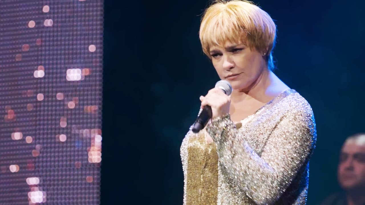 Ya frente al público,
<b><a href="http://www.univision.com/series/hoy-voy-a-cambiar/lupita-dalessio-se-recupero-de-una-crisis-por-sus-adicciones-y-ofrecio-un-gran-concierto-video">Lupita conquistó a sus fans con su presencia</a></b>.