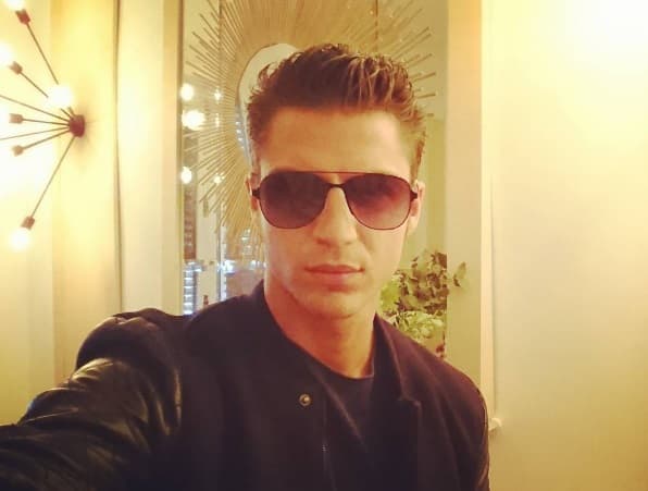 El guapo actor y modelo español que interpreta a Roberto Marañón en ‘La Embajada’ conquista y enamora a sus fanáticas con las sexys y atrevidas fotos que comparte en su cuenta de Instagram ¿Te lo vas a perder?