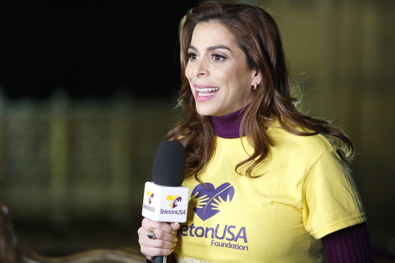 La futura mamá Lourdes Stephen animando a todos a donar.