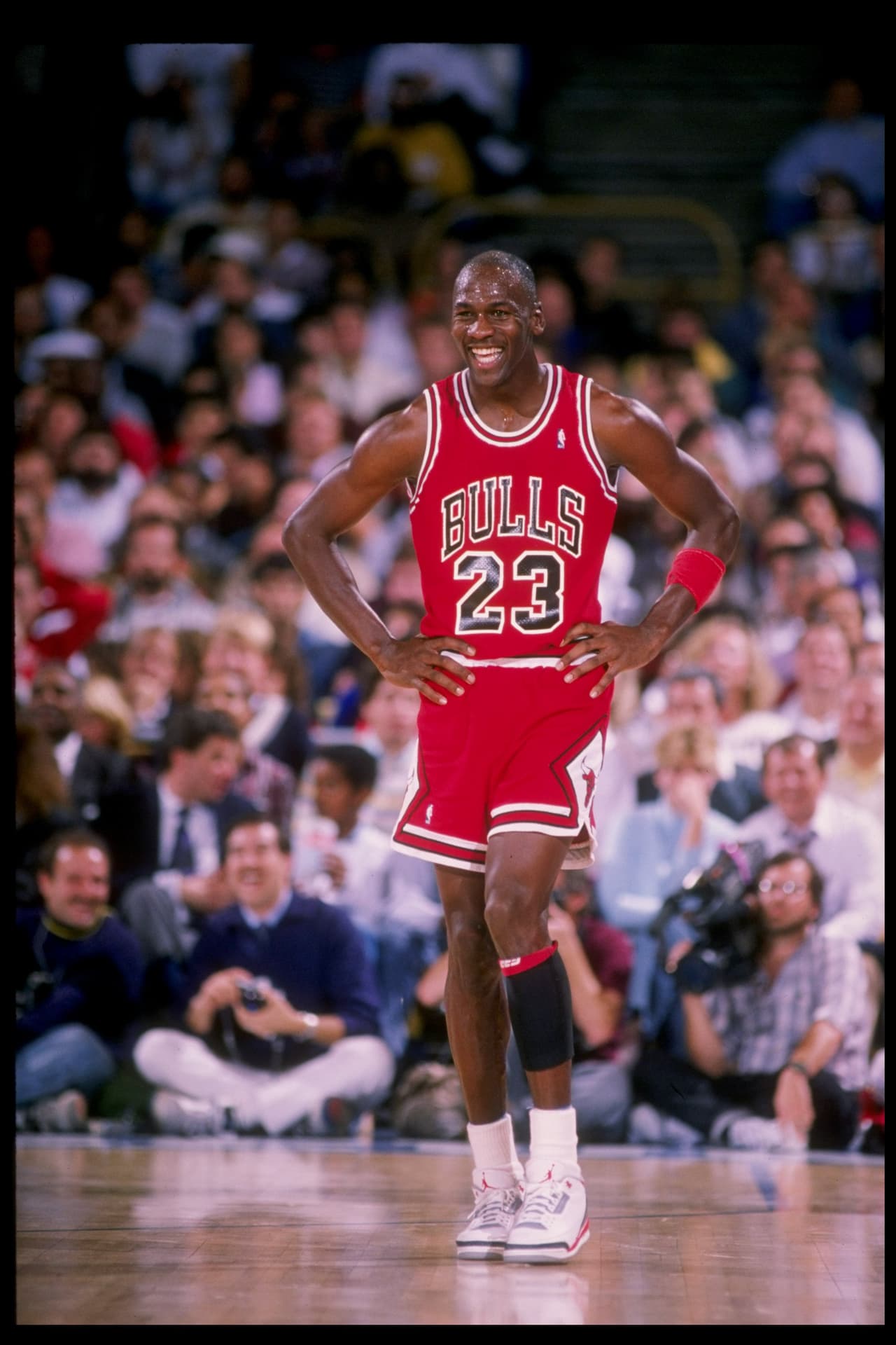 Sin embargo, Michael Jordan no solo fue un gran atleta, sino un símbolo de alegría dentro de la cancha, algo que muchos quisieron emular desde niños.