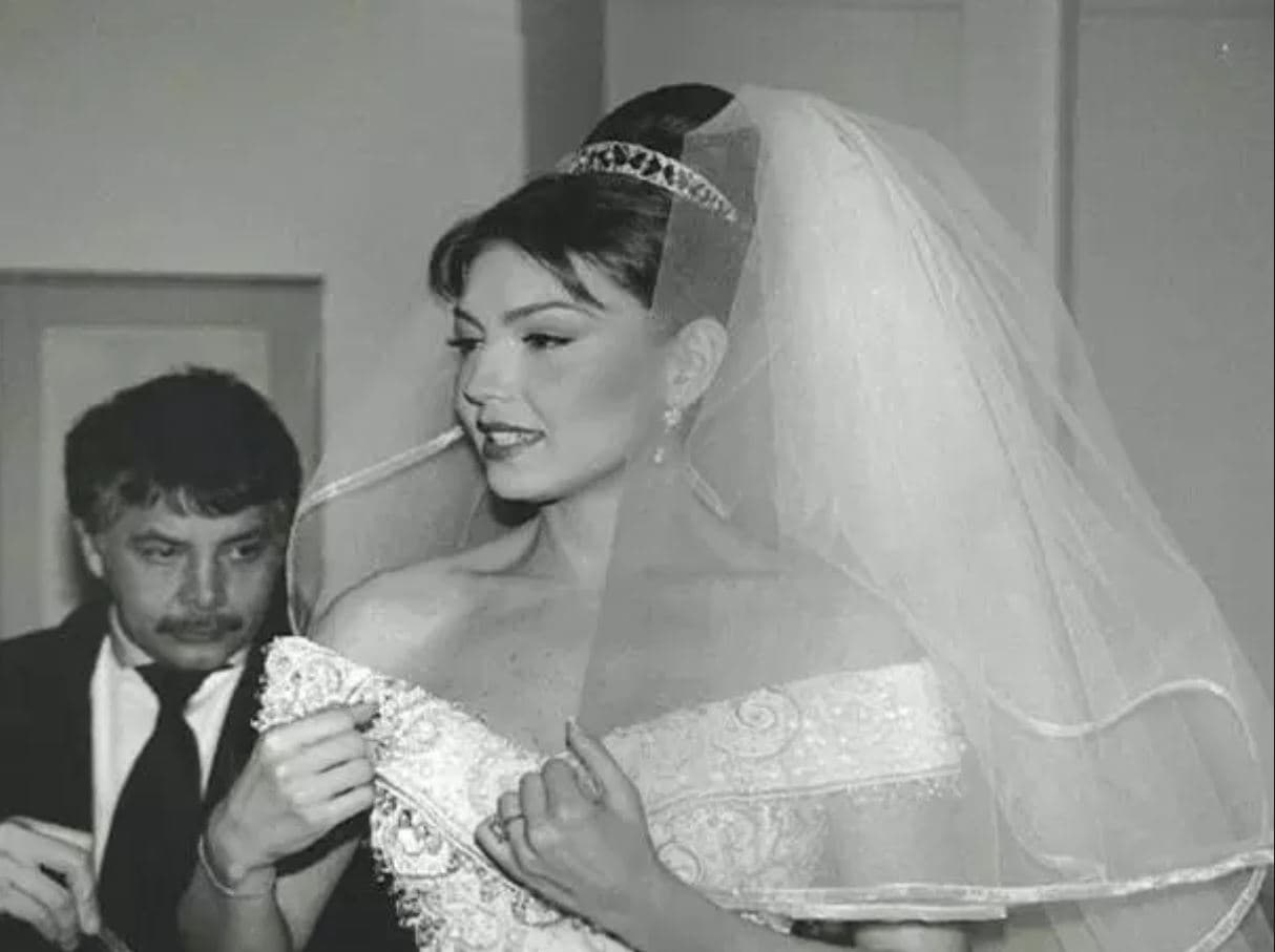 El diseñador que se encargó de confeccionar su vestido de novia asegura que
<b> la cantante no es celosa, ni con su gente de trabajo</b>.