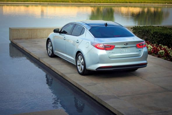 Kia Optima Hybrid 2015- Precio: $25,990; Consumo (ciudad/carretera): 36"40mpg
