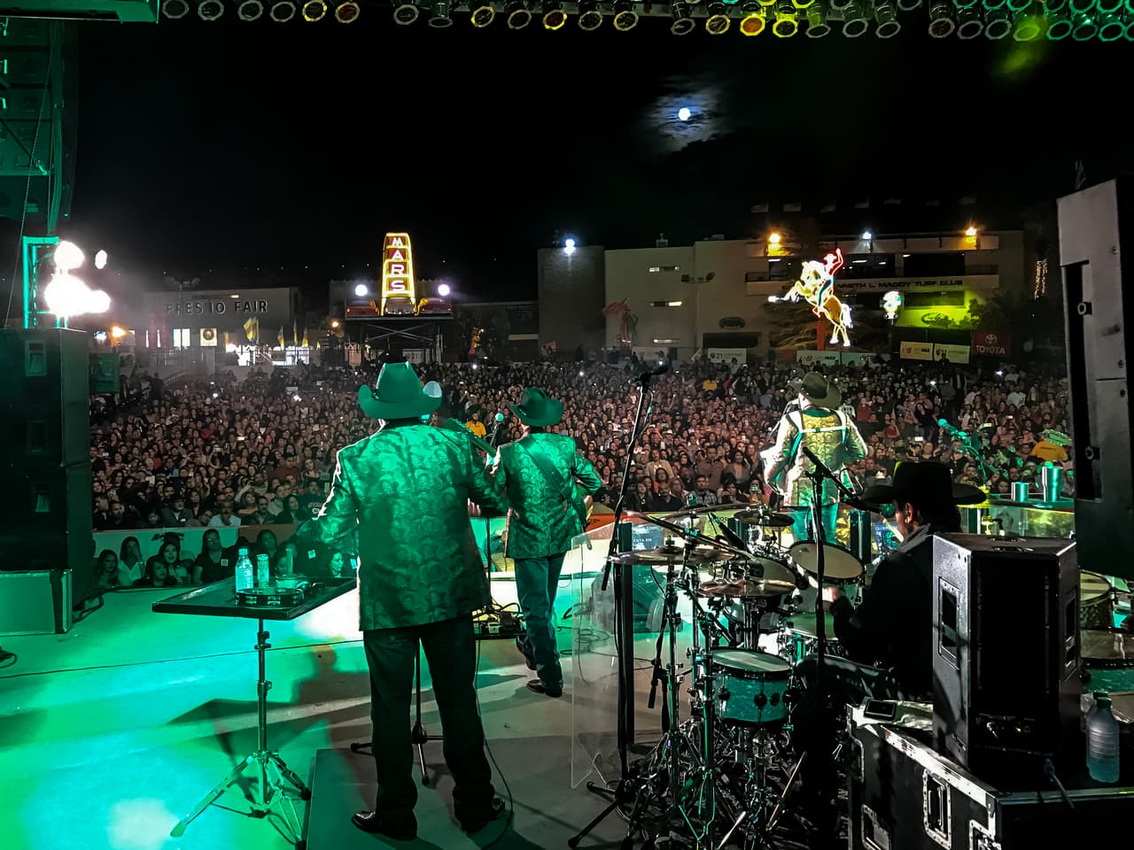 El toque final a la gran feria de Fresno con musica en Español.