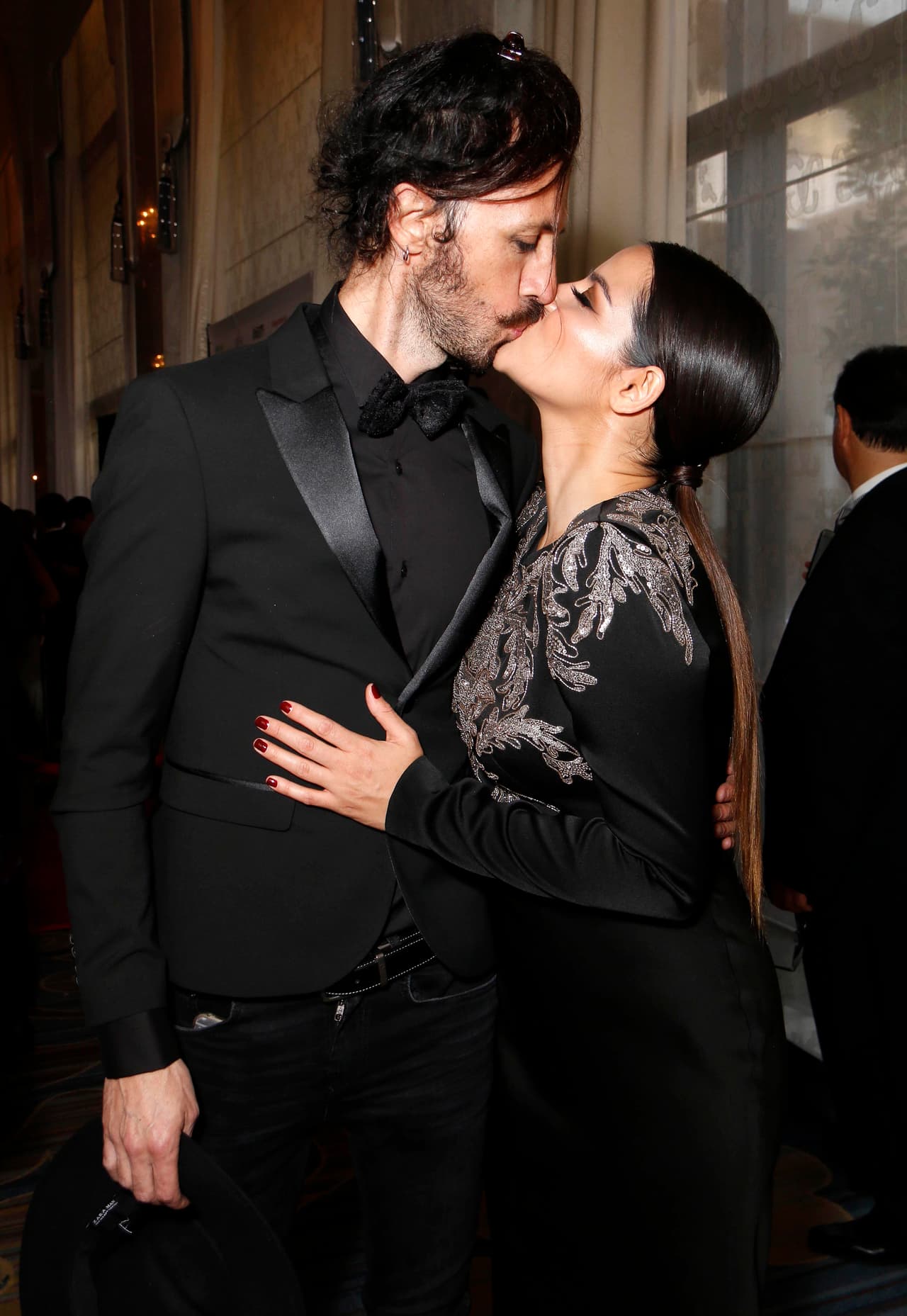 Ellos disfrutan de las mieles del amor, pero muchos de los fans de la cantante y la protagonista de la serie 'Oscuro Deseo' piensan que Koko no es de su estilo.