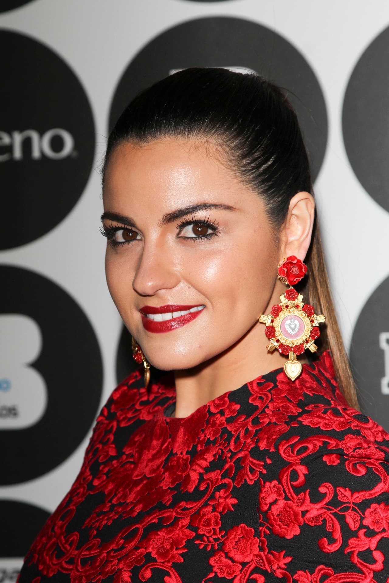 "Te voy a ser sincera. Yo no pensaba dedicarme a la actuación, yo quería estudiar mercadotecnia o publicidad, pero la vida te da oportunidades y hay gente que se vuelve cómplice de tu destino y te cambia todo", aseguró durante sus actividades de promoción de la segunda temporada de la serie 'El juego de las llaves'.