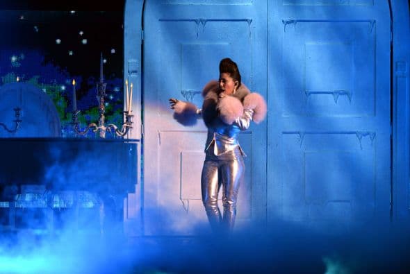 Y es que la 'Reina del Rock' nos presentó su más reciente sencillo "Mi peor error".