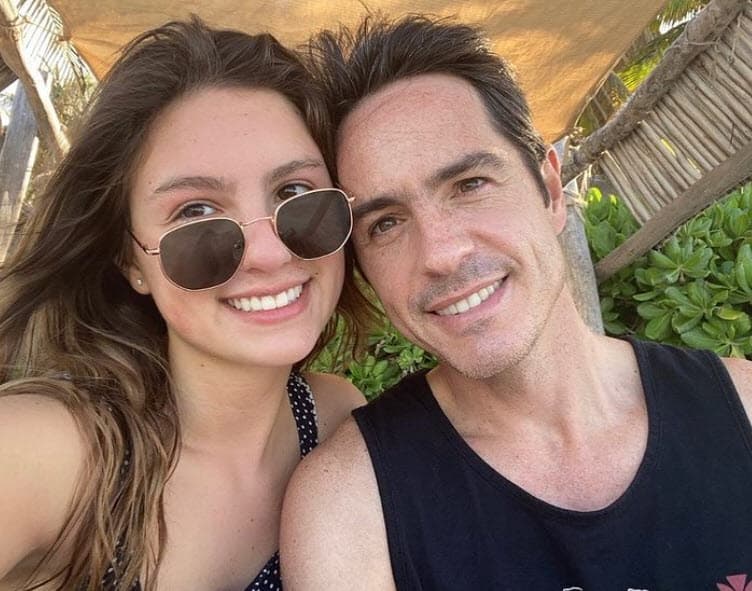 Mauricio se convirtió en padre el 16 de junio de 2004 con el nacimiento de Lorenza, a quien procreó durante su primer 
<b>matrimonio con la arquitecta María José del Valle Prieto</b>. La pareja se casó en 2003, pero se divorció en 2008.
<br>