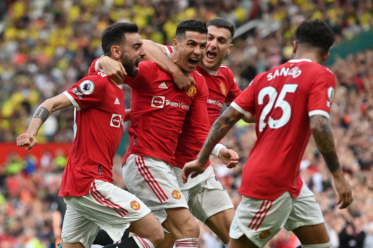 Manchester United gana con hat-trick de Cristiano; Arsenal y Tottenham pierden