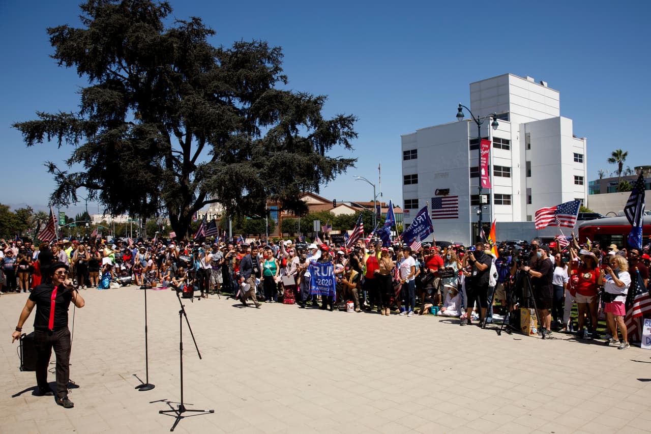 La manifestación fue pacífica, dijo un oficial de policía de Beverly Hills a City News Service y las autoridades no tenían conocimiento de que algún manifestante anti Trump se hubiera presentado.
<br>