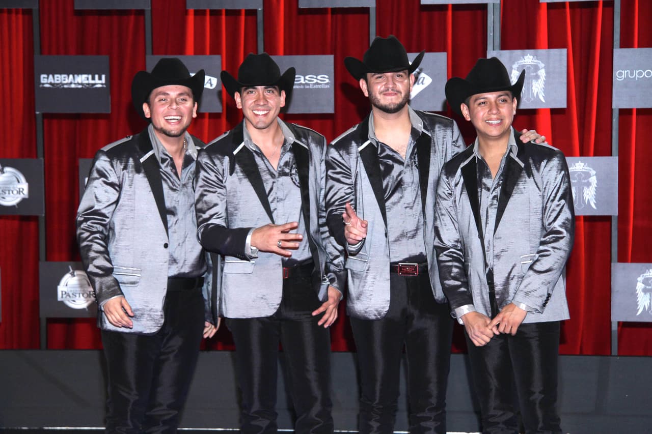 El grupo Calibre 50 también fue galardonado al doble por Grupo o Dúo del año, Regional mexicano, y con su canción 'Simplemente gracias' se llevaron el premio por Canción norteña del año - Regional mexicano.