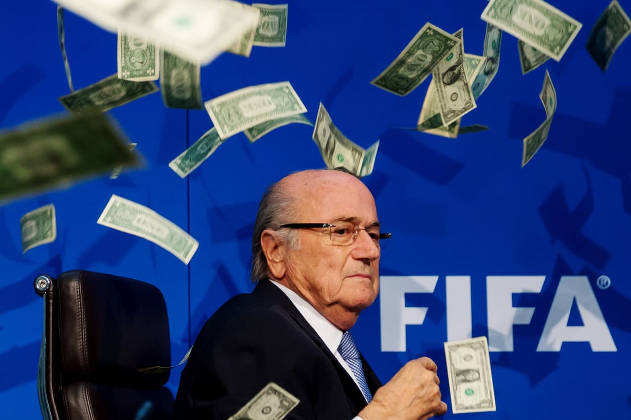 El 27 de mayo de 2015 detuvieron a siete dirigentes de FIFA por escándalos de corrupción. El ‘FIFAgate’ provocó la renuncia de Josep Blatter, ex presidente del máximo órgano rector del balompié mundial.