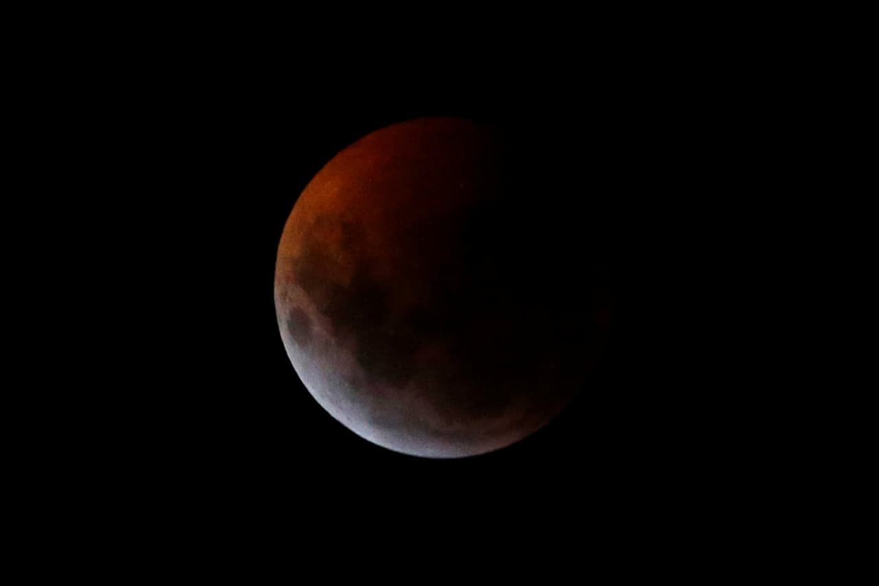 Así se vio la súper luna de sangre desde Bogotá.