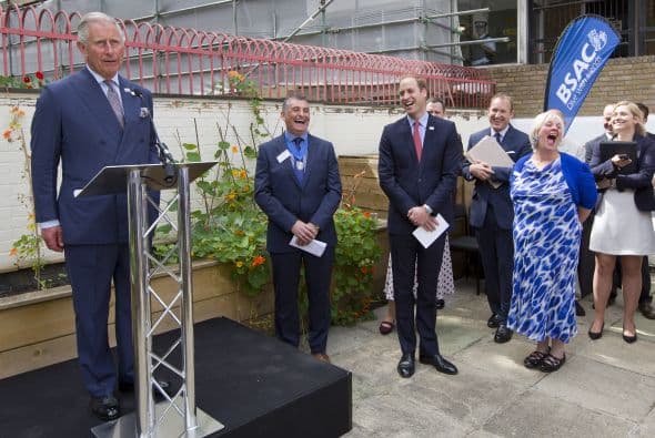 William se dio un alegre chapuzón