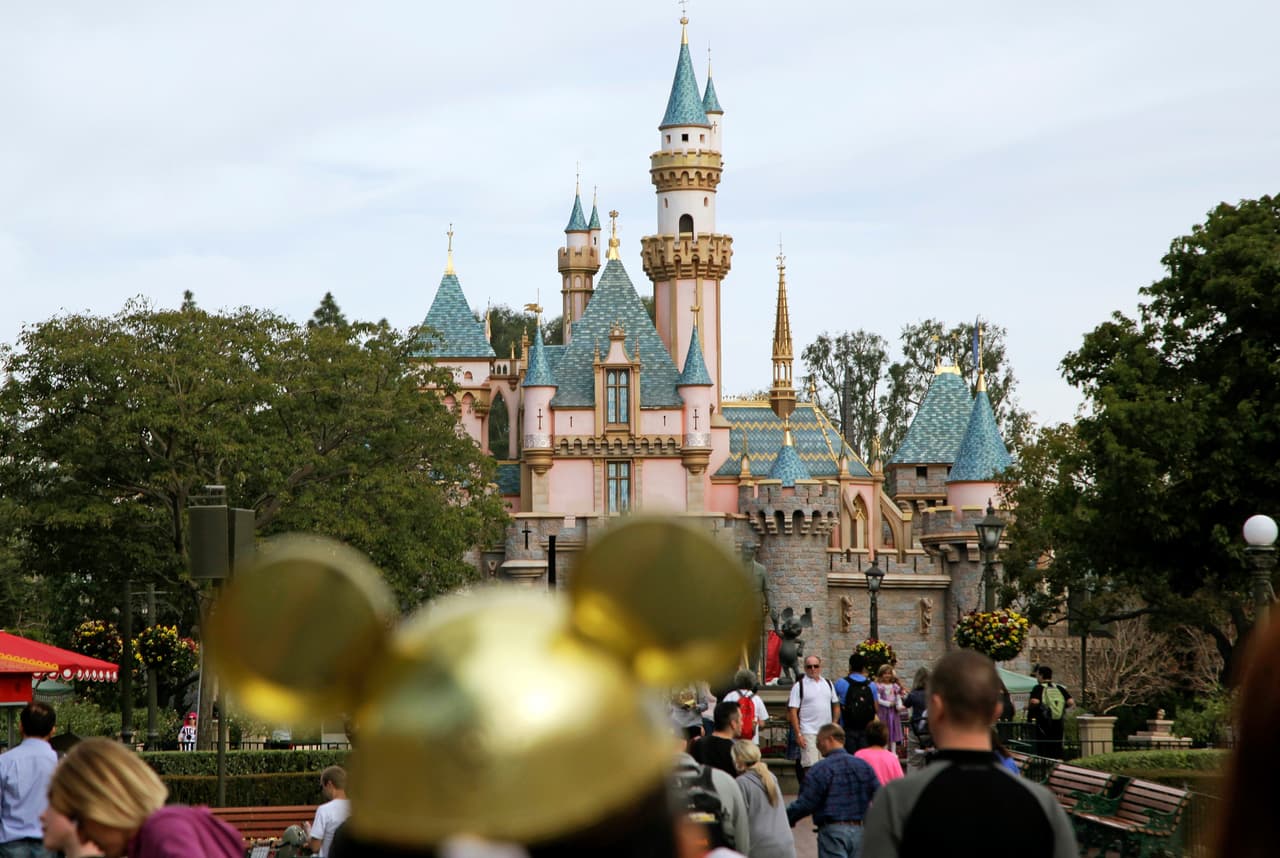 Descubren en parque de Disney en California una bacteria que enfermó a 9 personas