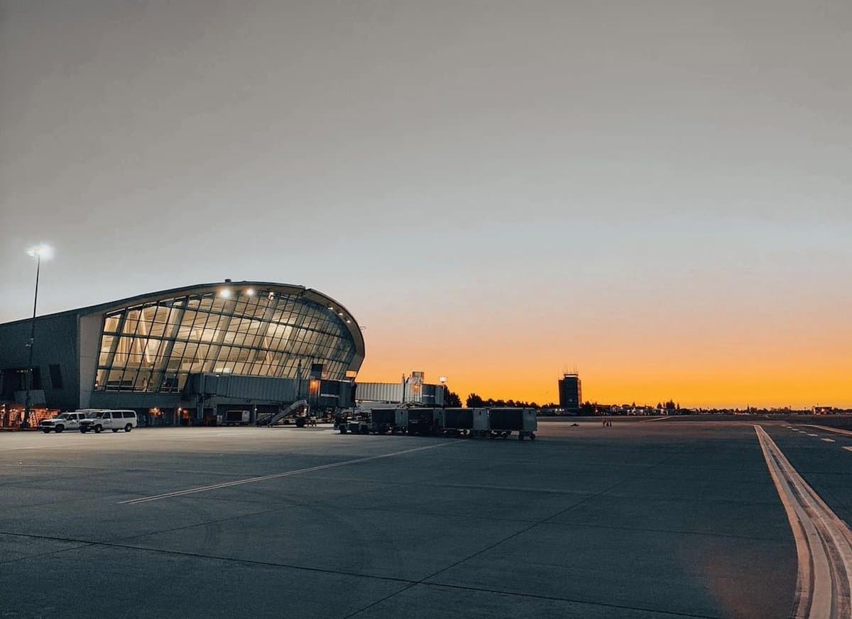 Esta era la vista la semana pasada en el Aeropuerto de Fresno, debido al humo de los incendios. La visibilidad continúa empeorando.