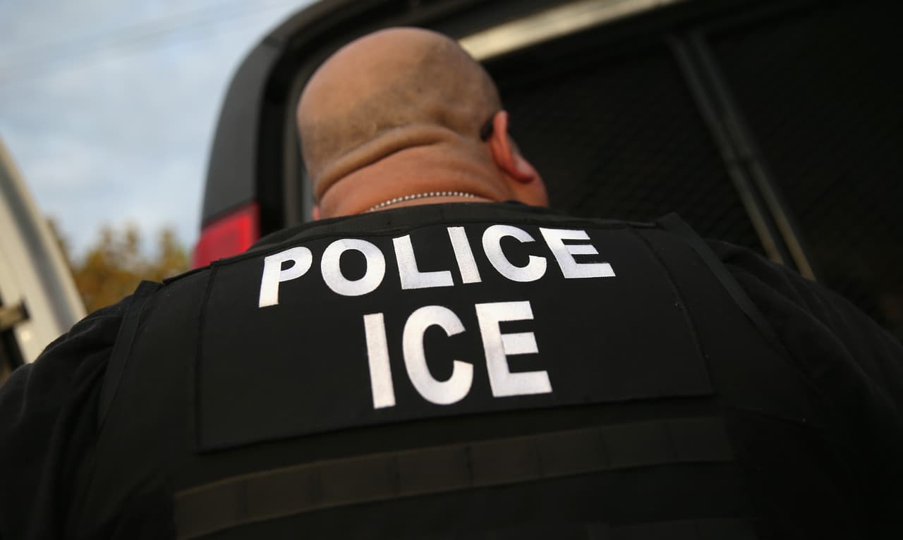 Cuando colaborar con las deportaciones sale caro para las ciudades (y ICE no paga nada)