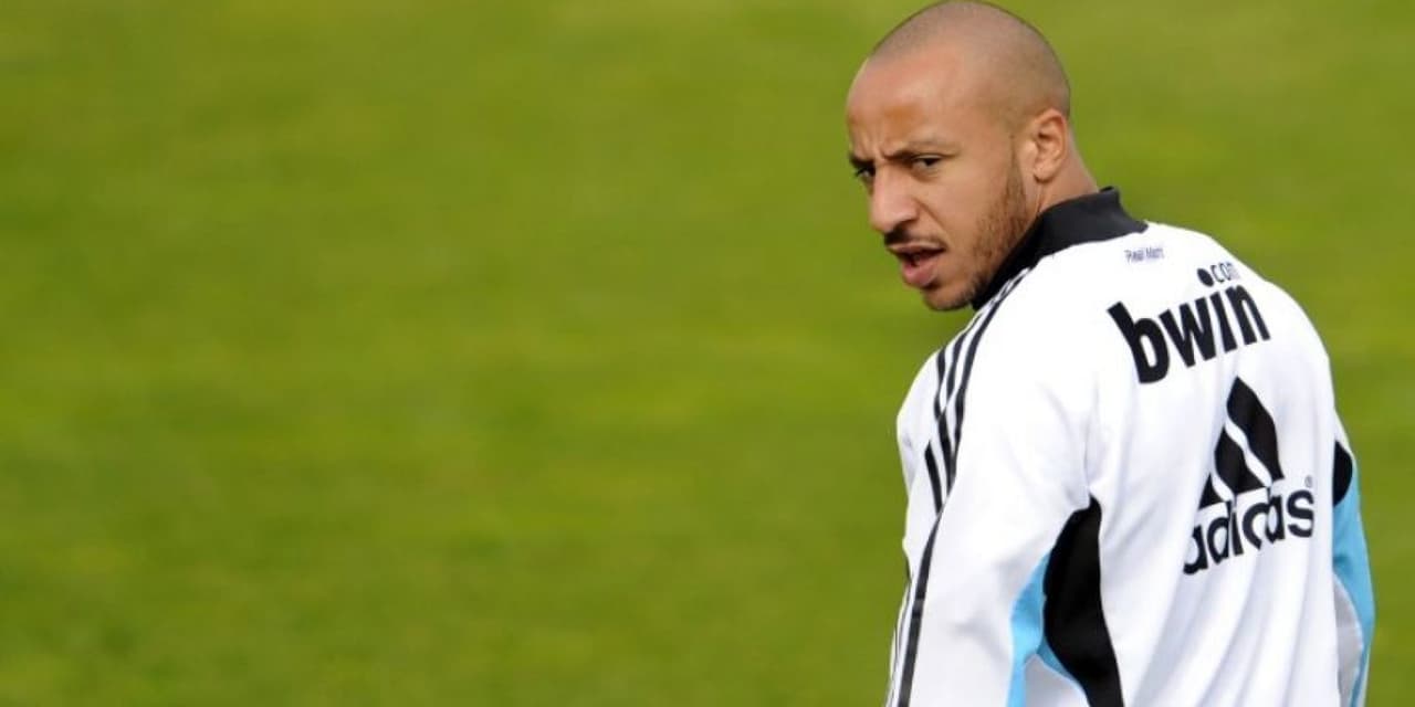 El francés jugó 60 minutos, se perdió un entrenamiento porque pensó que tenía día libre y se durmió en la banca a medio partido.